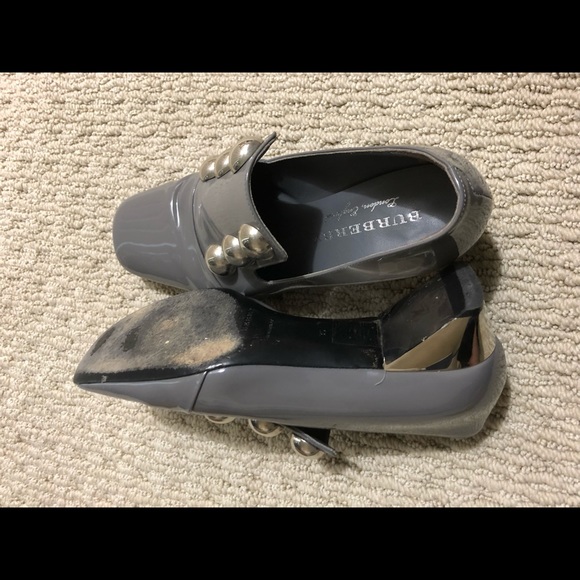 BURBERRYGrey Ambridge Stud Detail Patent Leather Pumps - Picture 5 of 10